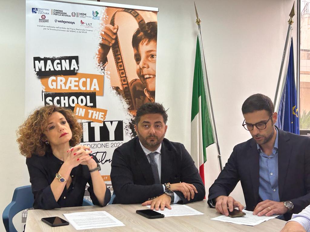 magna graecia school in the city